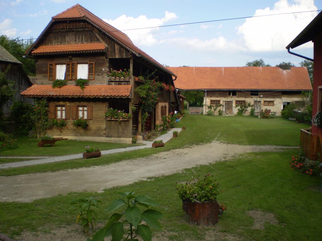 Apartments Iza Na Trem Čigoč 外观 照片